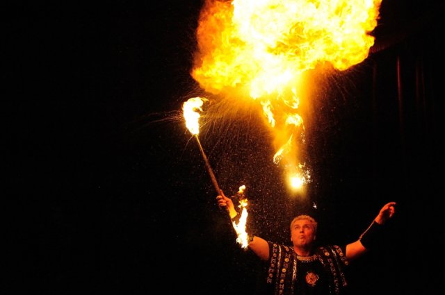 260_fiamma nel buio circo di vienna_tema effetto notte